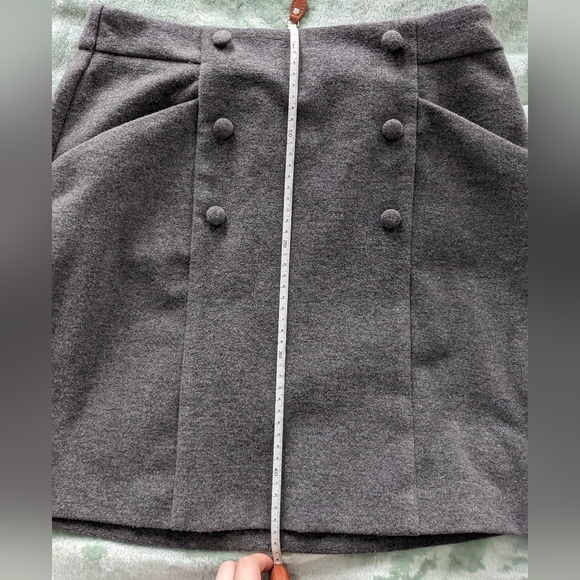 Simon's Twik Grey wool-like skirt with pockets and buttons - Picture 9 of 11